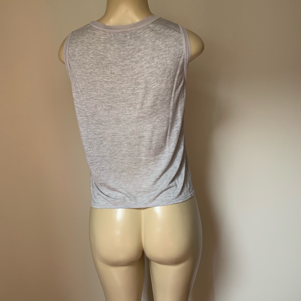 Tops - Picture 3 of 4